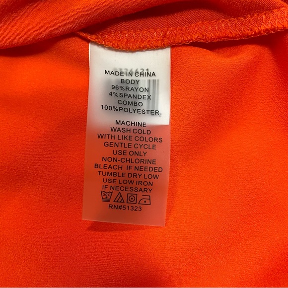 New Vince Camuto Red Drape Front Short Sleeve Top Size L - Picture 8 of 9